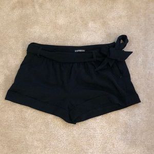 Express - Belted shorts